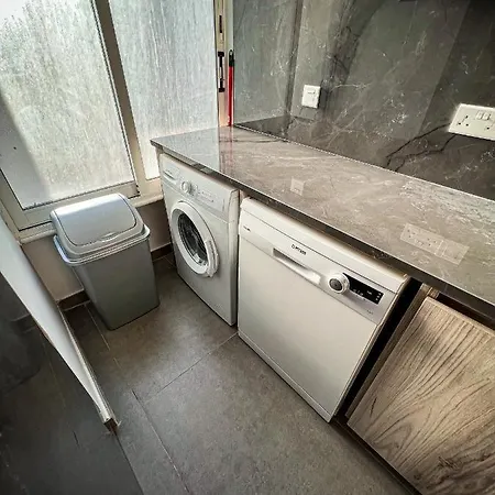 200m From 2 Bedroom Διαμέρισμα